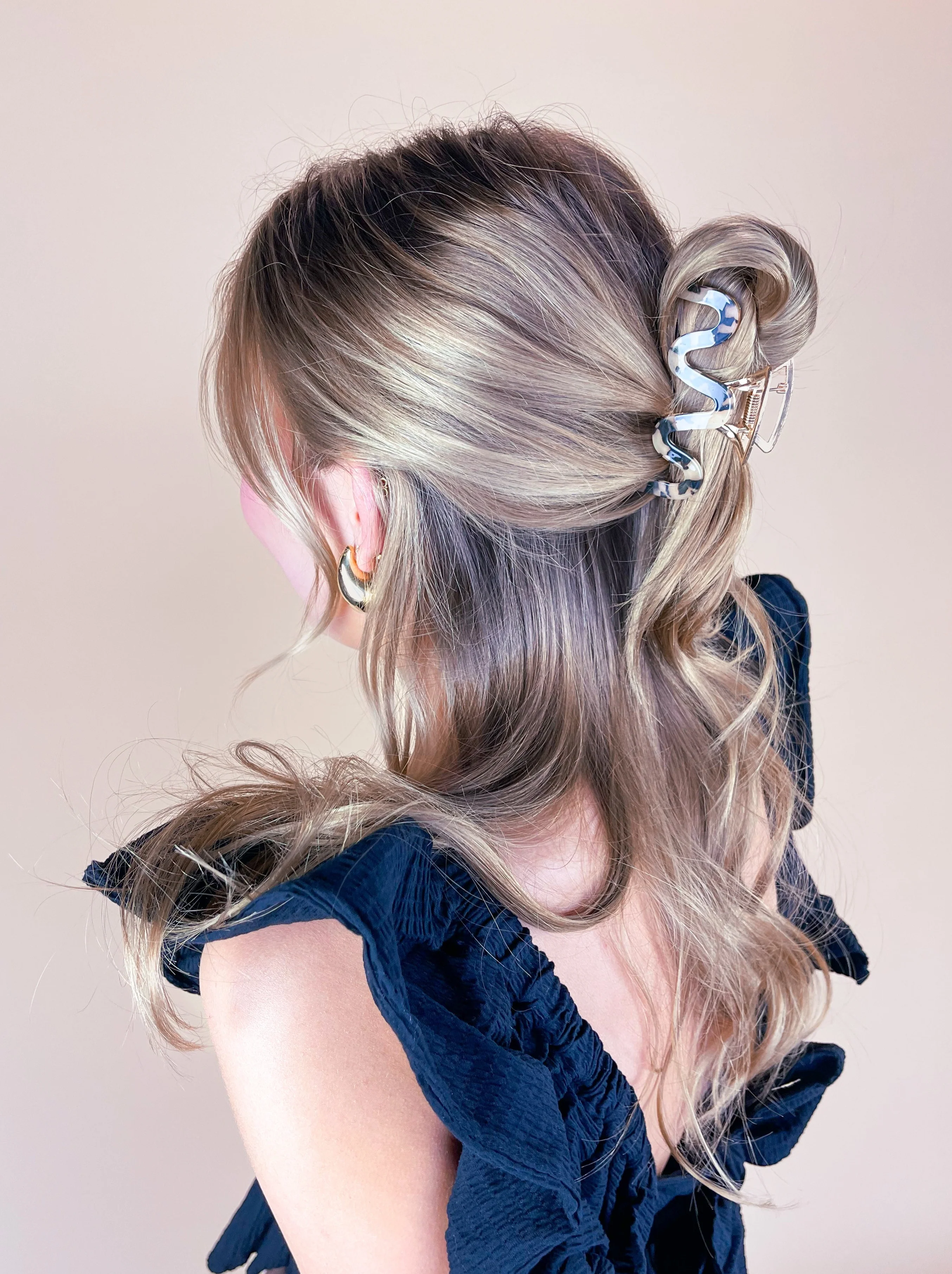 Effortless Lilac Clip - Image 3